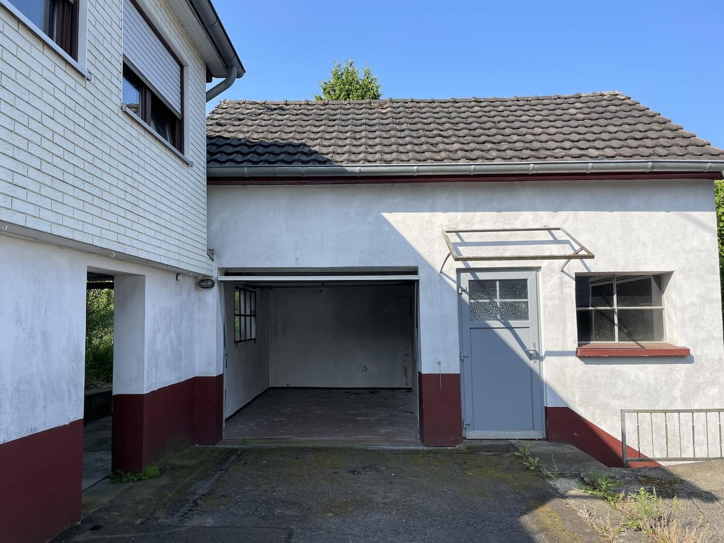 Garage mit Geräteschuppen