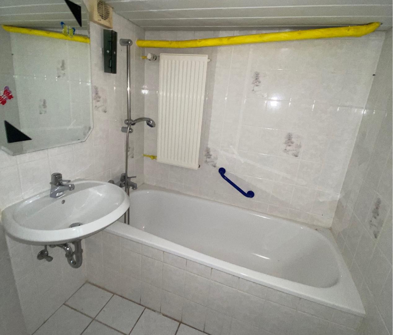 kleines Wannenbad (KG)