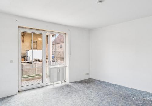 Wohnzimmer mit Balkon