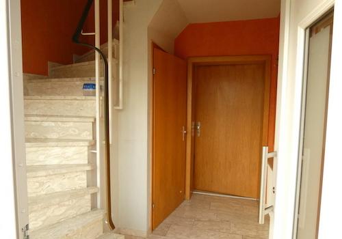 Hauseingang und Treppenhaus