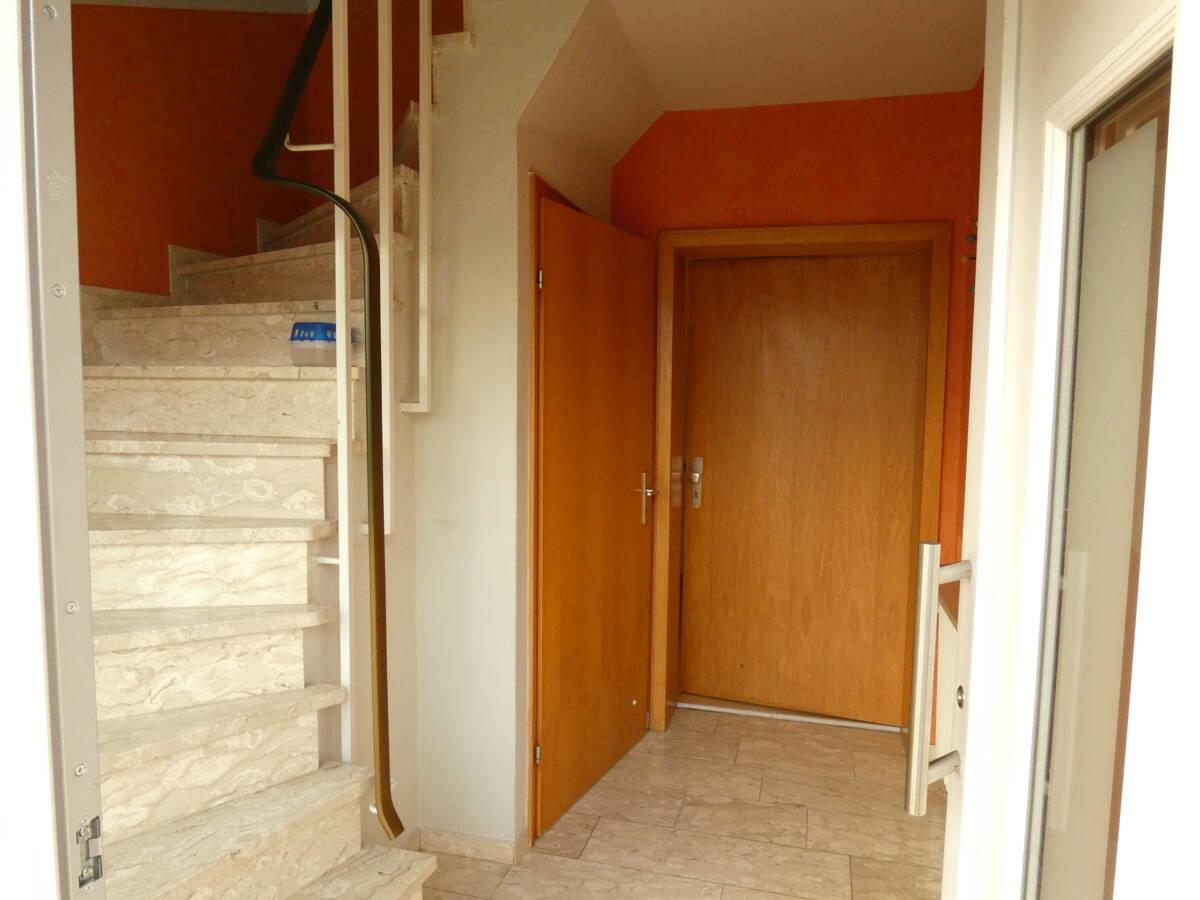 Hauseingang und Treppenhaus