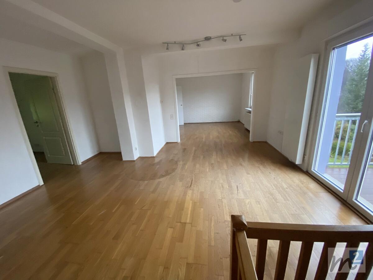 Wohnzimmer und Esszimmer