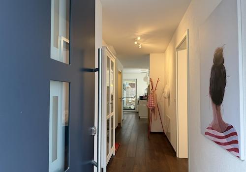 Eigene Haustür, schönes Entrée