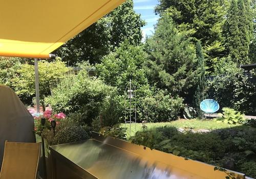 Unter dem Sonnensegel