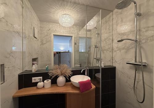 Regendusche und WC im EG