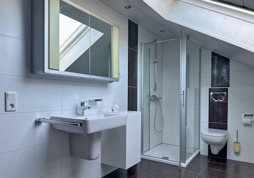 Badezimmer im Dachgeschoss