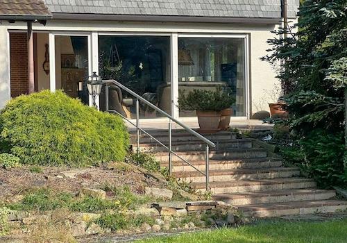 Zugang zur Terrasse über Treppe