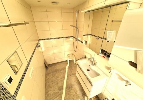 Duschbad im Wintergarten