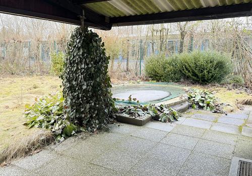 Überdachte Gartenterrasse