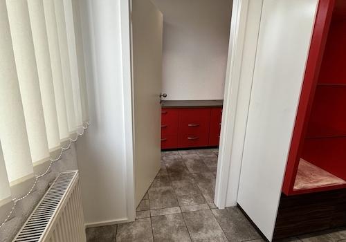 Zugang Büro / Pausenraum