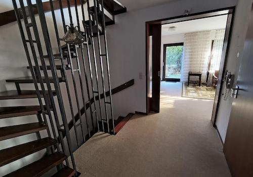 Treppenhaus EG Richtung WoZi