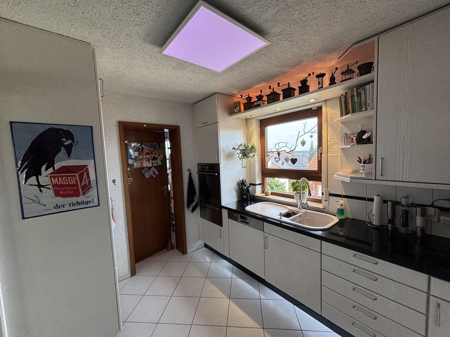 Küche 2. OG Richtung Vorratsr.