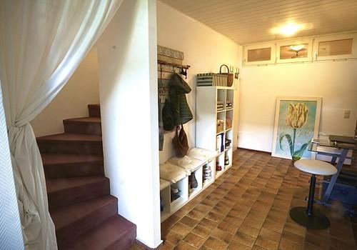 Flur mit Aufgang 1.Stock