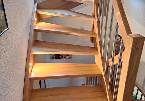 Treppe mit Strahlern