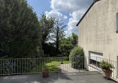 Blick vom Anbau  in den Garten