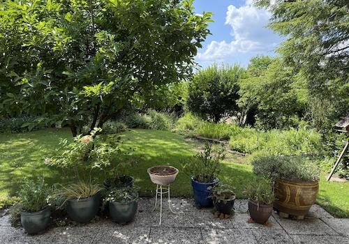 Blick v. Loggia in den Garten