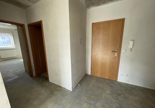 Blick zum  Eingang links  zum Bad und Schlafzimmer