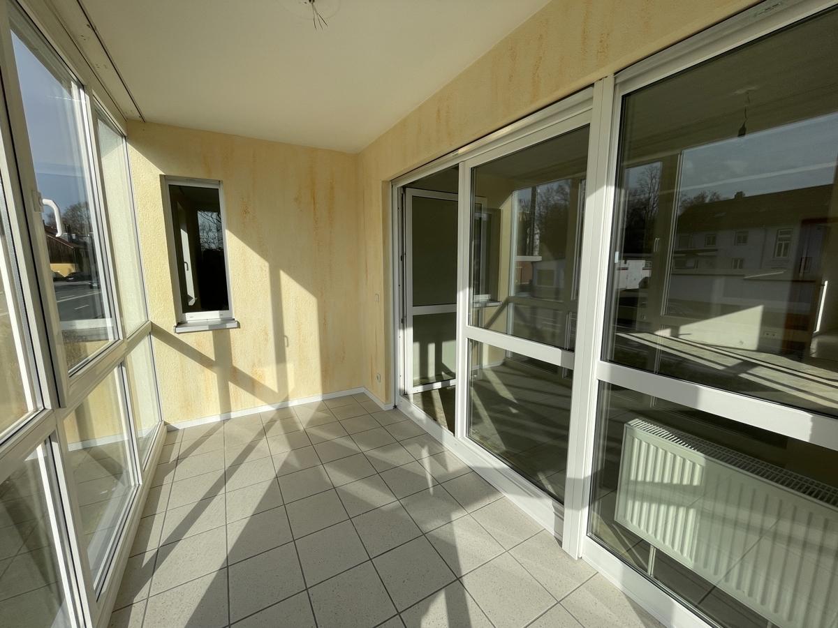 Blick vom Wintergarten zu dem kleinen Fenster im Schlafzimmer