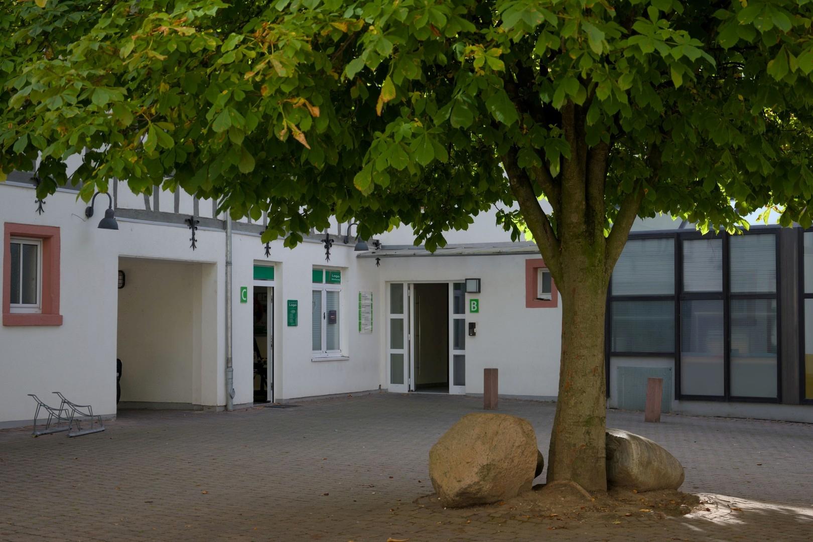 Innenhof mit Blick auf Eingang