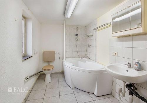 Badezimmer mit Tageslicht