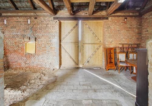 Großes Scheunentor zur Straße