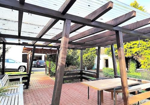 SONNENTERRASSE MIT ÜBERDACHUNG