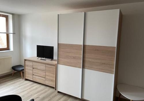 Schrank und Komode