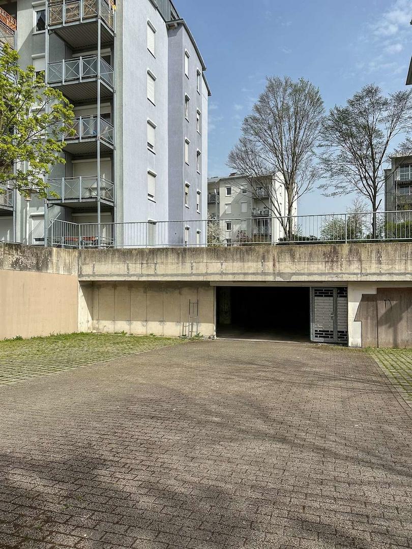 Tiefgaragenzufahrt