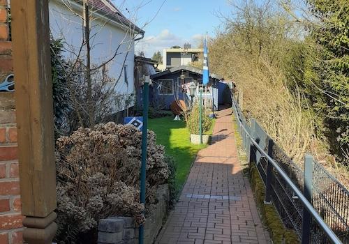 Garten mit Gartenhaus