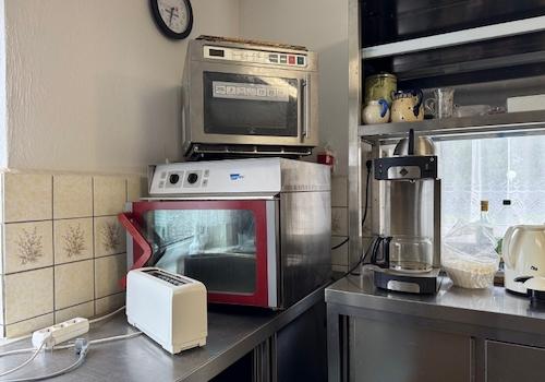 Umluftbackofen und Mikrowelle