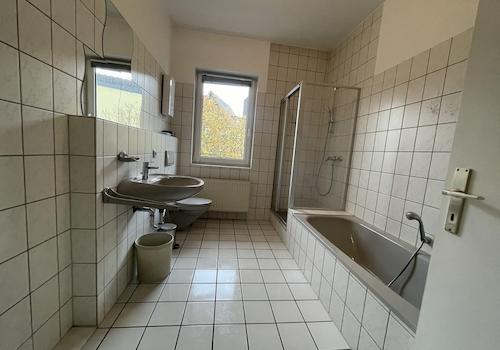 Bad mit Fenster nach Süden 