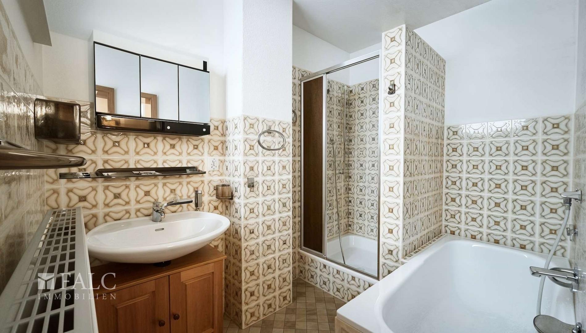 Bad (Altbau) - (KI generiert)