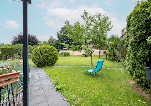 Weitläufiger Garten mit viel Platz für Familie und Freizeit