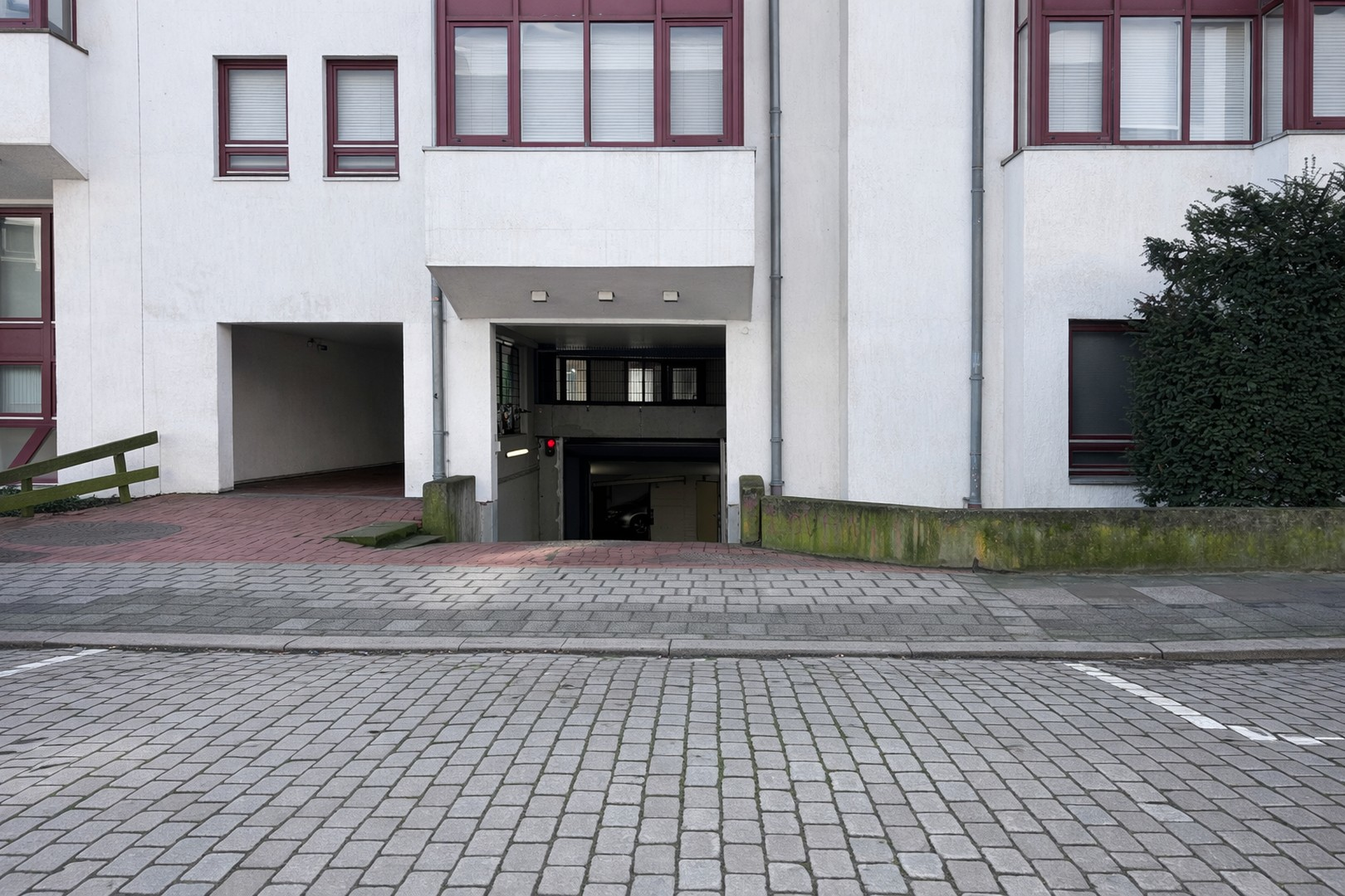 Tiefgarageneinfahrt