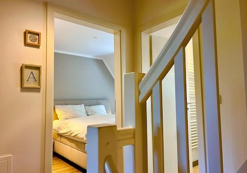 Treppe & Schlafzimmer 1.OG