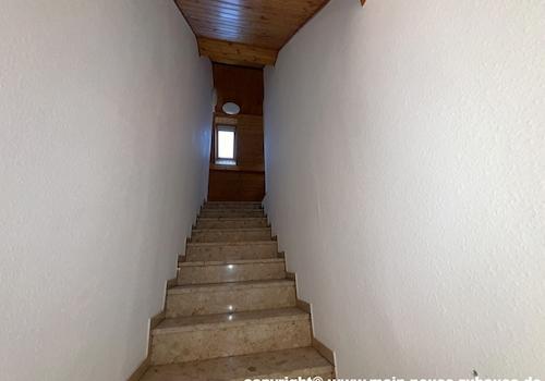 Bild 5 Treppe zum Dachgeschoss