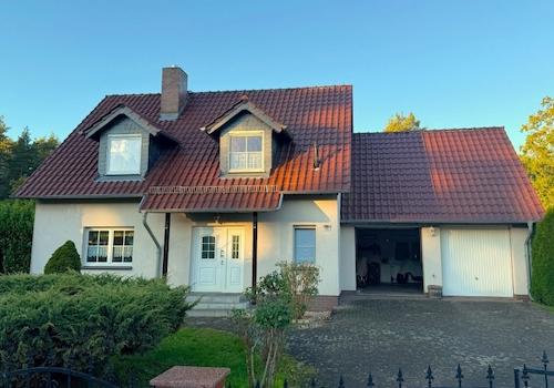 Bild 1 Wohnhaus Straßenansicht 1