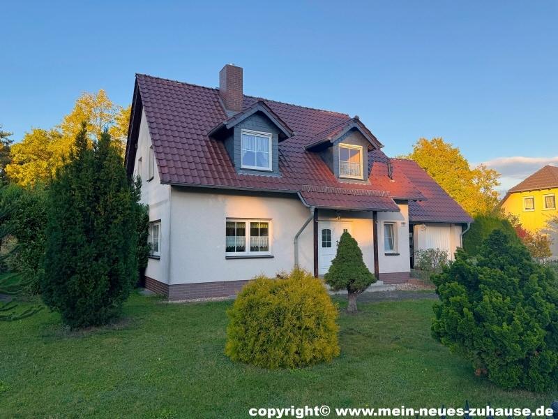 Bild 2 Wohnhaus Straßenansicht 2