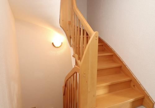 Bild 9 Treppe zum Dachgeschoss
