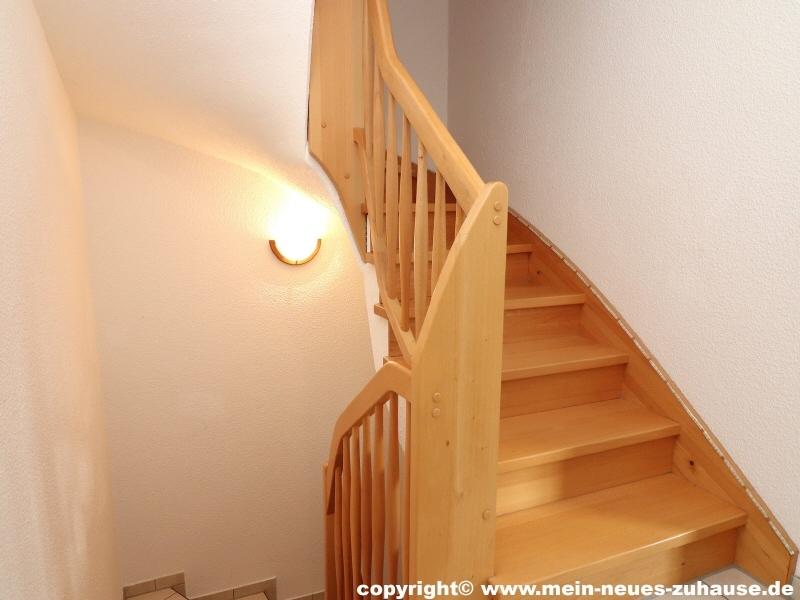 Bild 9 Treppe zum Dachgeschoss