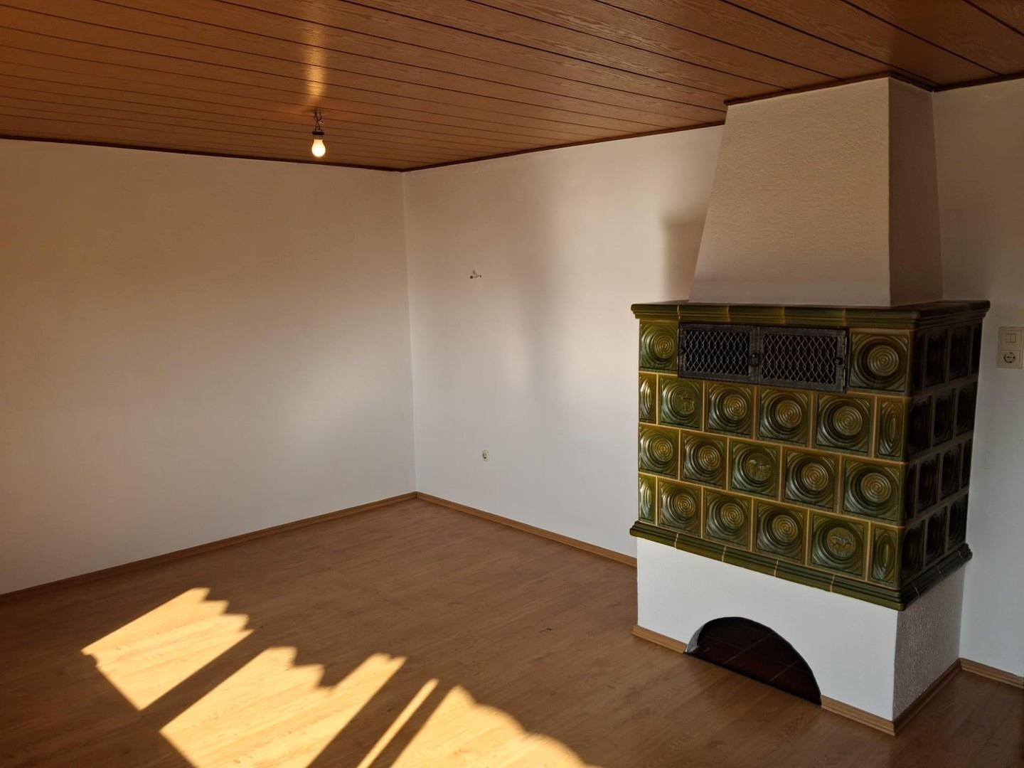 EG Wohnzimmer mit Kachelofen