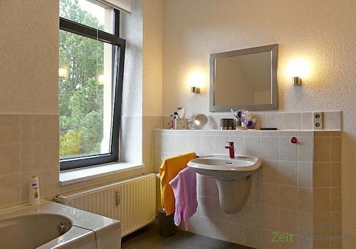 Wanne und Waschbecken