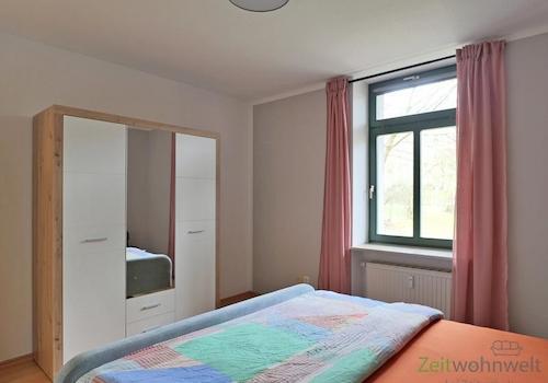 Kleiderschrank im Schlafzimmer