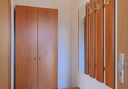 Wohnungsflur mit Garderobe