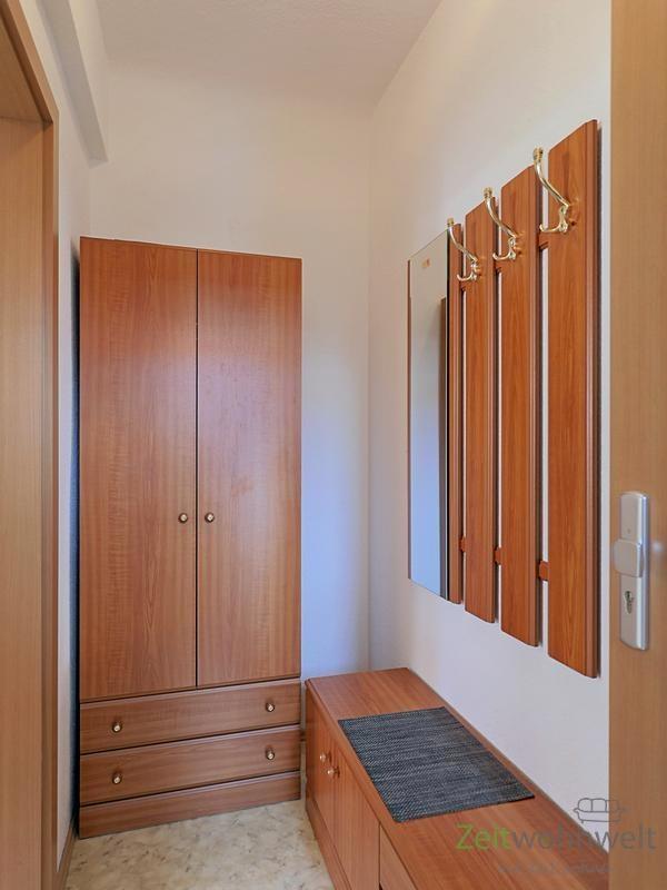 Wohnungsflur mit Garderobe