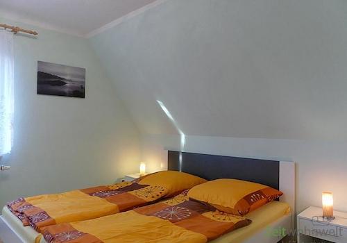 Doppelbett im Schlafzimmer