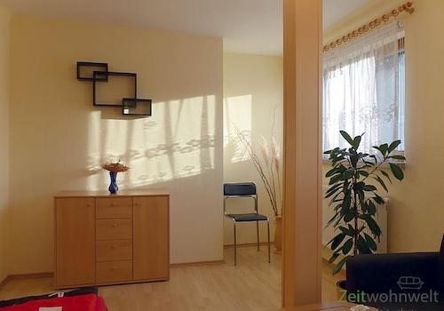 Sideboard im zweiten Schlafzimmer