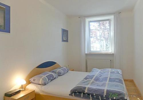 Doppelbett im Schlafzimmer