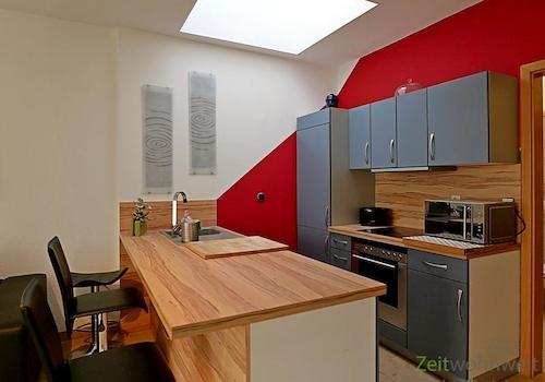 offene Küche mit Tresen