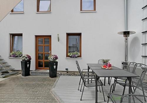 Siztplatz unter dem Sonnensegel